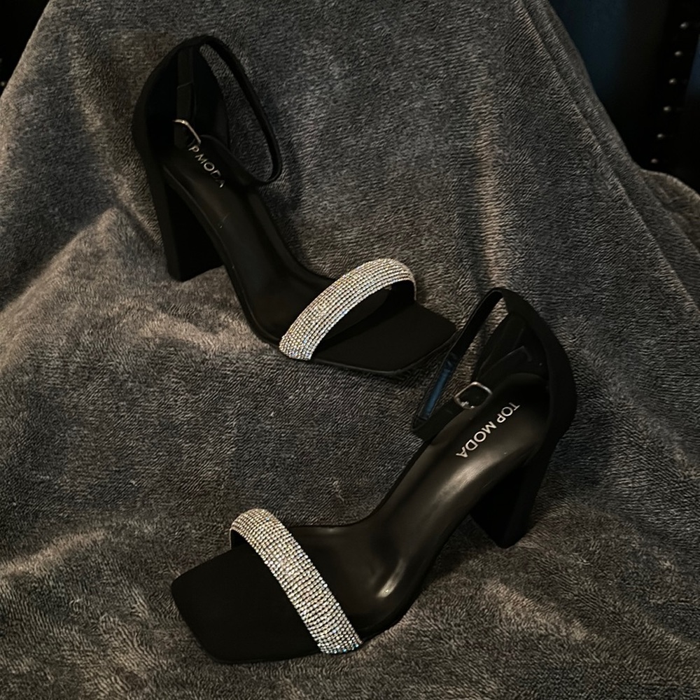 Black strap, rhinestone crusted band heel size 10, never worn